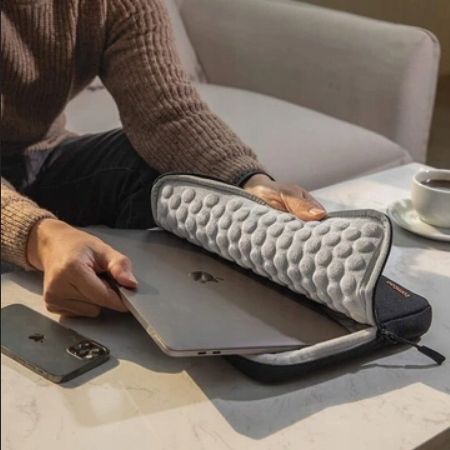 Etui Tomtoc Defender-A13 13" - czarny na Arena.pl