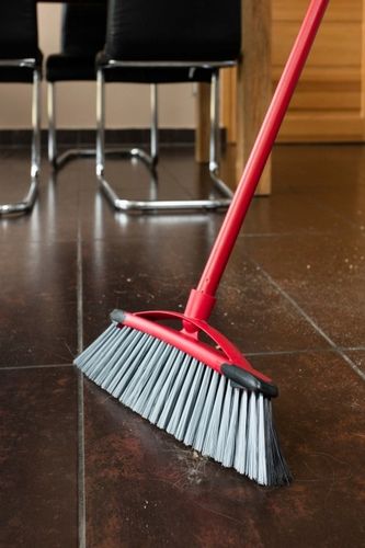 VILEDA Szczotka miotła Uniwersalna 2 w 1 z kijem na Arena.pl