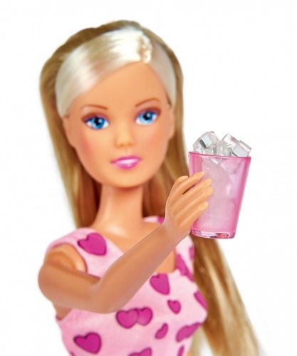 Lalka Steffi w kuchni na Arena.pl