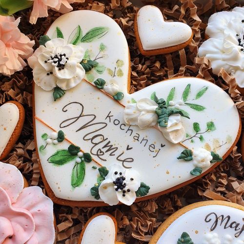 CIASTKO SERCE DLA MAMY W PUDEŁKU na Arena.pl