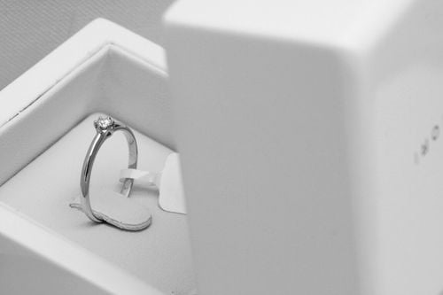 Złoty pierścionek PBD4103 - Diament na Arena.pl