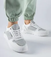 Białe sneakersy z ozdobną nitką Facondo 37