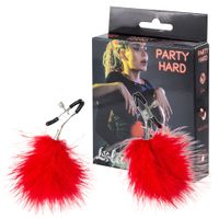 klamerki na sutki z ozdobnymi czerwonymi piórkami.