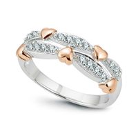 pierścionek zaręczynowy z sercami z diamentami