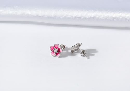 Srebrne kolczyki wkrętki kwiatki dla dziewczynki srebro sztyfty rodowane na Arena.pl