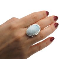 Pierścionek z owalnym Larimarem w srebrze z liściem 1