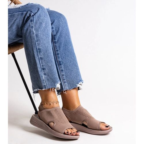 Brązowe sandałki na platformie r.38 na Arena.pl