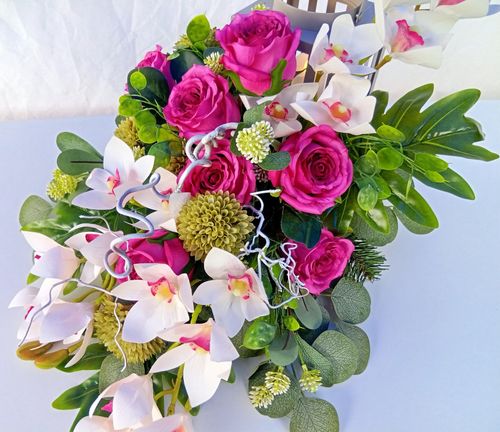 Stroik na grób z lampionem LED i orchideami białymi, elegancka dekoracja na Arena.pl