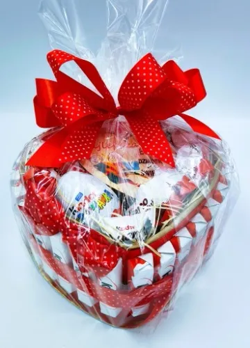 Tort KINDER Box Kosz Prezentowy Urodziny Prezent na Dzień Babci i Dziadka na Arena.pl