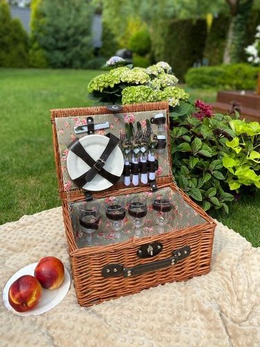 KOSZ PIKNIKOWY WIKLINOWY TALERZE SZTUĆCE 4 OSOBY na Arena.pl