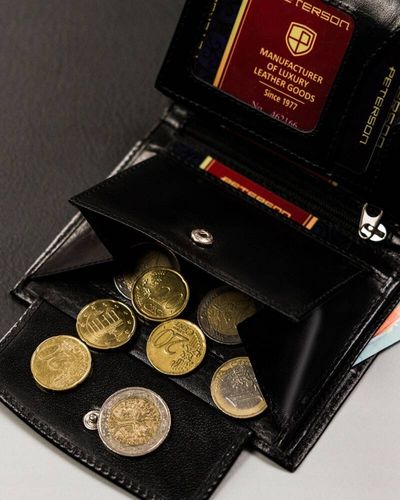 mały portfel męski bez zapięcia wykonany ze skóry naturalnej - peterson na Arena.pl