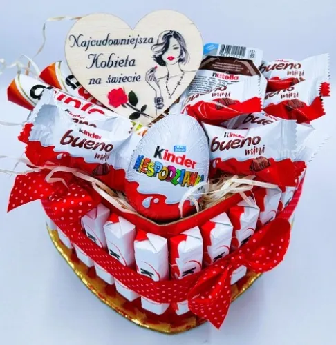 Tort KINDER Box Kosz Prezentowy Urodziny Prezent na Dzień Babci i Dziadka na Arena.pl