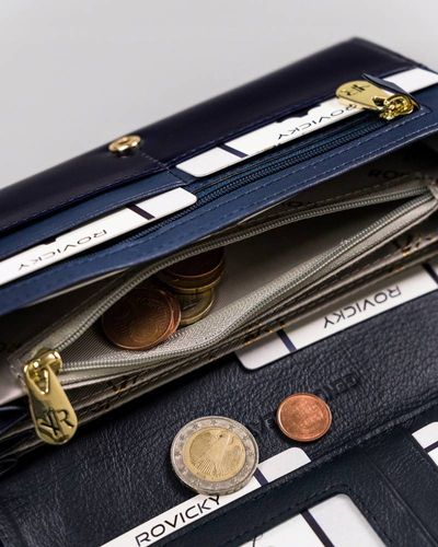 portfel damski z lakierowanej skóry naturalnej zamykany na Arena.pl