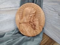 Obraz w drewnie Jezus modlący się 30 cm na prezent jubileusz kapłaństwa