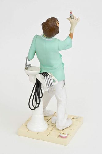 DUŻA FIGURKA DENTYSTA - Guilermo Forchino (FO85515) na Arena.pl