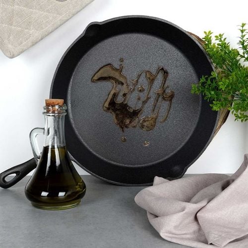 patelnia żeliwna 30cm z silikonową nakładką cast line 199037 na Arena.pl