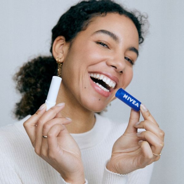 NIVEA ORIGINAL CARE Pomadka ochronna do ust 5,5ml zdjęcie 7