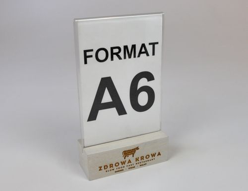 stojak na menu plexi + biała drewniana podstawka z grawerem A6 10 szt na Arena.pl