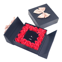 Szkatułka na Biżuterię Czarna z Różami Pudełko Prezentowe Małe Przenośne