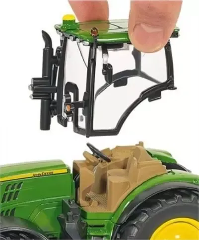 Traktor John Deere model 6210R w skali 1:32 zdjęcie 4