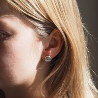 Kolczyki sztyfty - owalny Labradoryt w srebrze młotkowanym