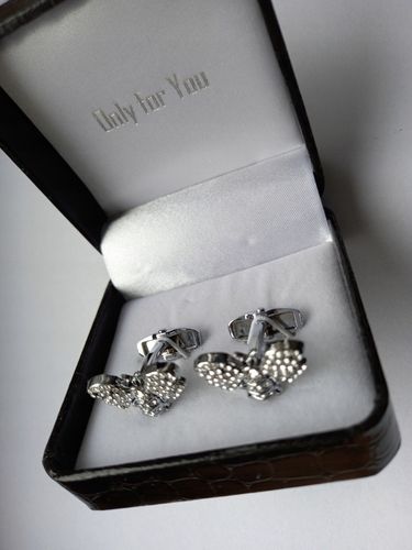 Srebrne klasyczne spinki do mankietów koszuli na Arena.pl