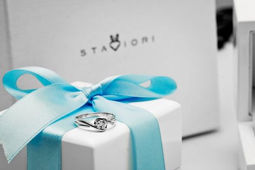 Złoty pierścionek PBD4357 - Diament na Arena.pl