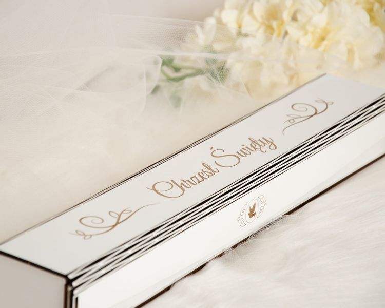 Białe pudełko na świecę do Chrztu Świętego z grawerem PCS-4 zdjęcie 2