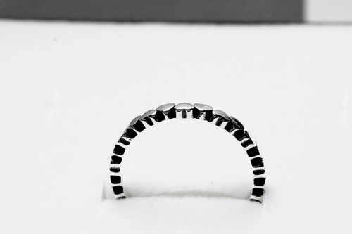 srebrny pierścionek z serduszkami na Arena.pl