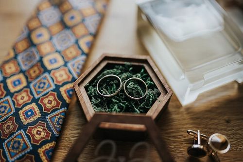 Pudełko, szkatułka na obrączki heksagon z inicjałami, grawerowane, na ślub na Arena.pl