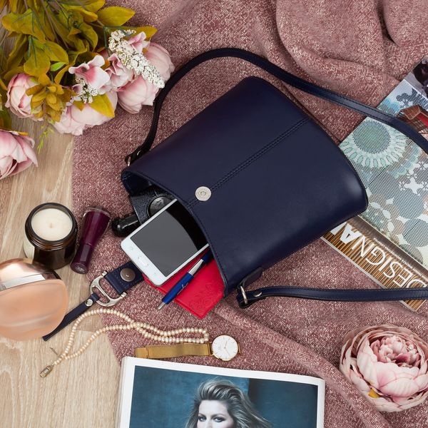 VERA PELLE torebka skórzana listonoszka z paskiem V372 granatowa zdjęcie 3