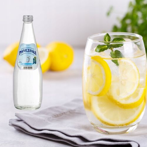 PIWNICZANKA Naturalna Woda Mineralna Niskonasycona CO2 w Szkle 700 ml na Arena.pl