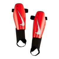 Ochraniacze piłkarskie Nike Charge DX4608-635 S (150-160cm)