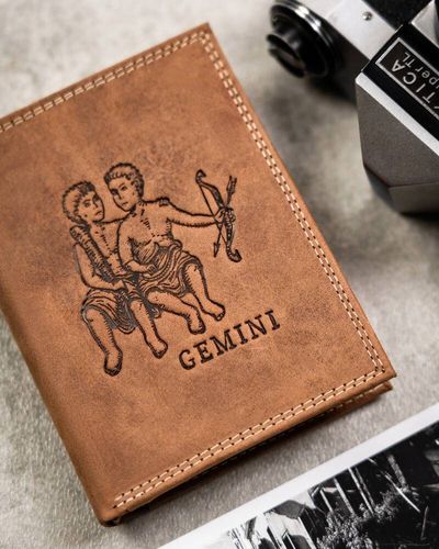 Męski portfel ze wzorem znaków zodiaku Always Wild na Arena.pl