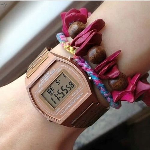 Zegarek Damski Elektroniczny Oryginalny Vintage Retro Pudełko na Arena.pl