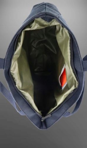 TORBA torebka z napisem ,,LICZY SIĘ WNĘTRZE A NIE JAKIŚ ... '' czarna na Arena.pl