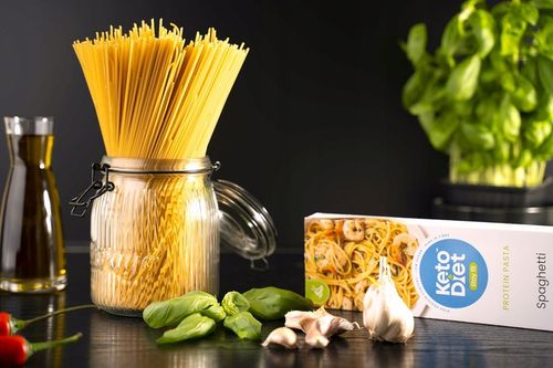 Proteinowy makaron spaghetti o wysokiej zawartości białka i błonnika, na Arena.pl