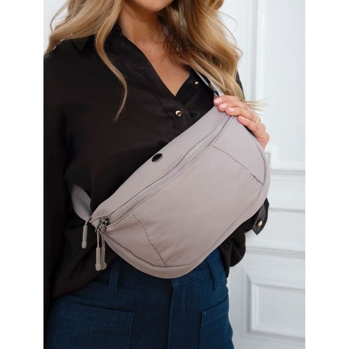 saszetka damska z poliestru w kolorze lila z kieszonką na froncie na Arena.pl