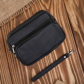 saszetka męska skórzana do ręki klasyczna czarna mała abruzzo abr-09