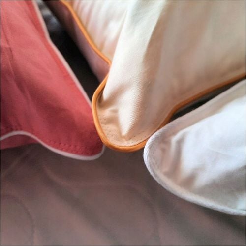 Kołdra puchowa 160x200 1400g CAŁOROCZNA KREMOWA lub RÓŻOWA lub BIAŁA na Arena.pl