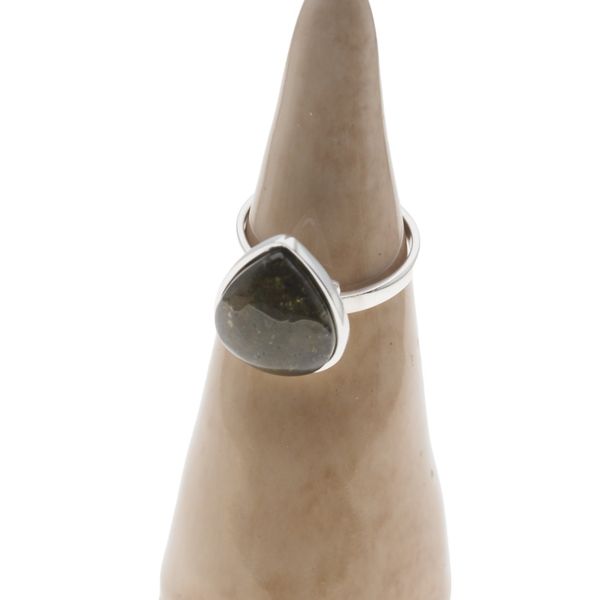 Pierścionek regulowany z Granatem Zielonym w srebrze. zdjęcie 4