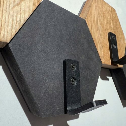 Wieszak ścienny do przedpokoju na ubrania na sciane drewniany Hexagon na Arena.pl