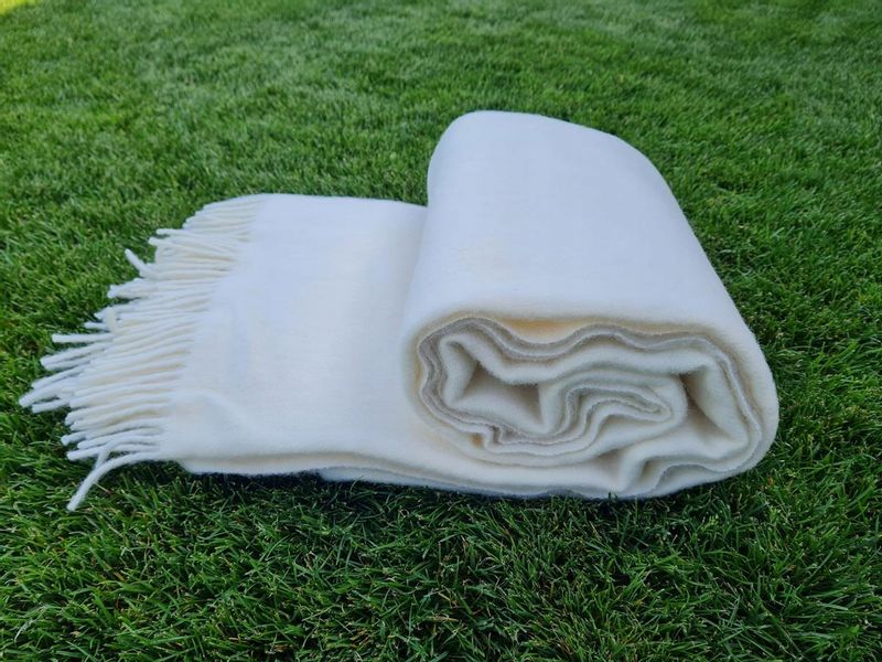 Koc wełniany z frędzlami 150x200 DIAGONAL wełna nowozelandzka ekri zdjęcie 4