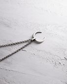 Srebrny wisiorek LUNULA