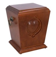 Drewniana urna na prochy z sercem