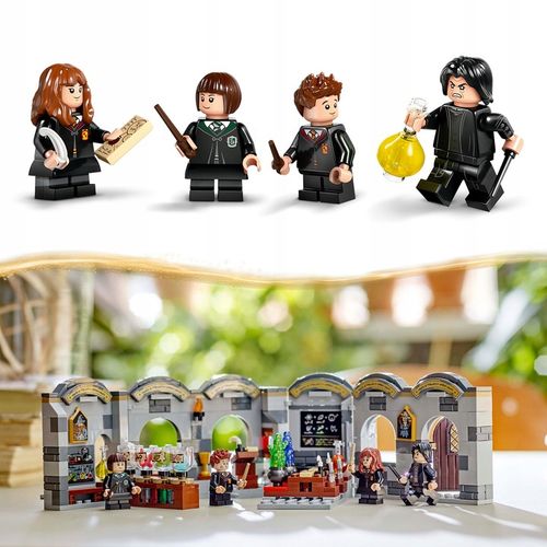 LEGO HARRY POTTER ZAMEK HOGWART: ZAJĘCIA Z ELIKSIRÓW 76431 PREZENT na Arena.pl