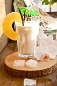FOTOTAPETA kuchenna DRINK ANANAS KWIATY LÓD