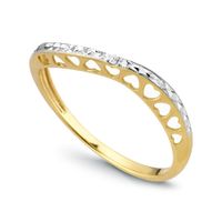 pierścionek z serduszkami i diamentem