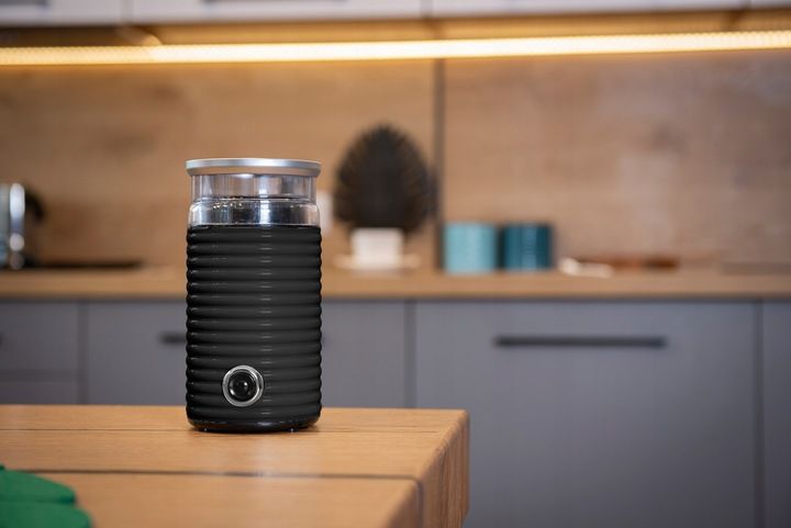 Młynek do mielenia kawy RETRO CZARNY First Austria zdjęcie 5