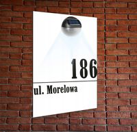 biała TABLICZKA ADRESOWA lampka led pionowa dibond numer domu 30x20